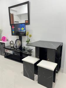 Near Vista Taguig Mall BGC Free wifi Netflix HBO 17TH