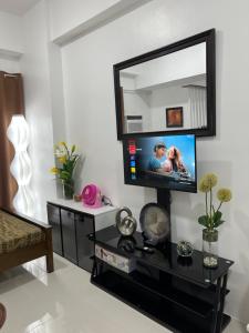 Near Vista Taguig Mall BGC Free wifi Netflix HBO 17TH