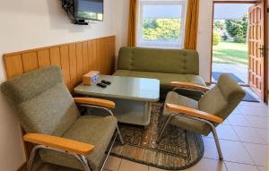 2 Bedroom Lovely Home In Przewloka