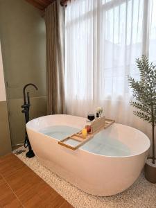 Central D1 3BR 4BA Home l Private Rooftop BBQ