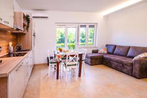 Sanbaldo 1BR Terrace Apartment Koper - Happy Rentals