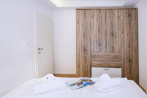 Sanbaldo 1BR Terrace Apartment Koper - Happy Rentals