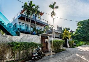 10 bed,12 bath, 3 pools,zip-line,sauna, Ocean view