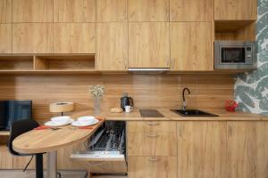 Modern Studio with Air Conditioning and Parking by Noclegi Renters
