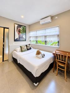 Villa Suka Saki Seminyak with pool, wifi, & staff