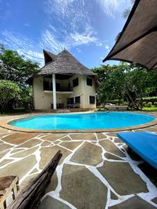 Ace Beach House - Own compound
