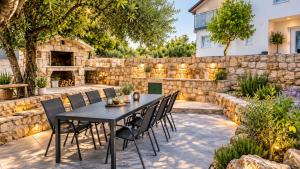 Villa Secret Game by Villas Guide
