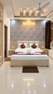 Hotel Kiara Inn Rooms and Banquet