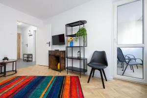 Comfortable Apartment in Warsaw Center with Balcony and Bathtub by Noclegi Renters
