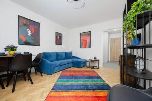 Comfortable Apartment in Warsaw Center with Balcony and Bathtub by Noclegi Renters