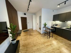 Black & Wood Studio Premium