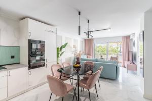 Playa Real Marbella Pool & Sea View by Downtown Apartments