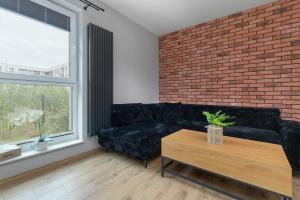 Przestronny Apartament z Ogrodem i Parkingiem by Noclegi Renters