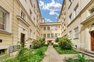 The Royal Goat 3BR Apartment Old Town