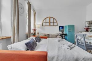 The Royal Goat 3BR Apartment Old Town