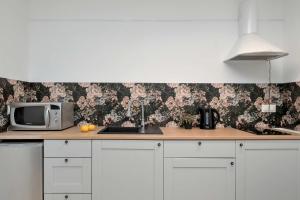 Family Apartment in Łódź with Balcony Close to the Park by Noclegi Renters