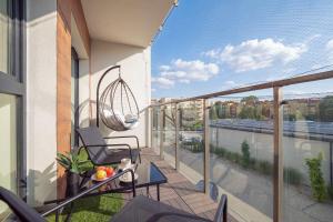 Family Apartment in Łódź with Balcony Close to the Park by Noclegi Renters