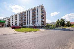 Family Apartment in Łódź with Balcony Close to the Park by Noclegi Renters