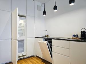 Dereniowa 10 Modern Apartment by StayFirst