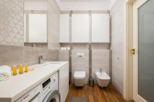 Metro Politechnika Spacious Apartment by BookingHost