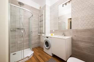 Metro Politechnika Spacious Apartment by BookingHost
