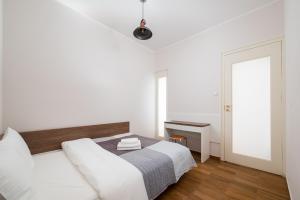 Metro Politechnika Spacious Apartment by BookingHost