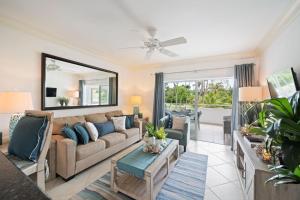Beachfront with resort pool - Glitter Bay 214