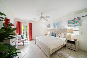 Beachfront with resort pool - Glitter Bay 214
