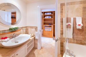 Uninterrupted Beachfront Views - Schooner Bay 207 2 bed