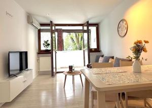 Quiet, greenery, 2 bedrooms, a workspace, parking