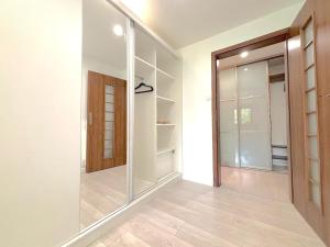 Quiet, greenery, 2 bedrooms, a workspace, parking