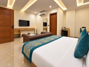 Saltstayz Premier Noida Sector 135 Expressway
