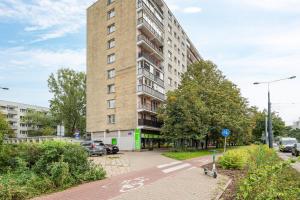 Wola Spacious Signature Apartment by BookingHost