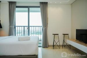Comfort and Minimalist Studio at Embarcadero Bintaro Apartment By Travelio