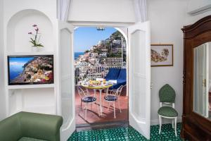 Lux 2BR Apartment in Positano View Terrace & Pool