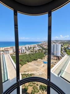 Triple Towers avec 2 chambres à 5 min Plage et Balcon