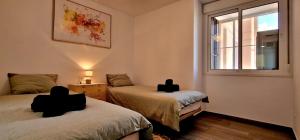 Las Palmeras - Seafront Apartment for 6 with Glazed Terrace and Marina Views