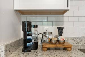 Stylish 2BR Urban Stay Near CAE Pet Friendly