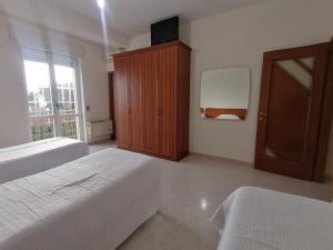 Alloggio 5 posti, 1 wc, cucina, parcheggio privato