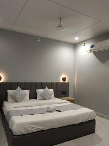 Hotel Tirth