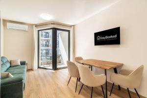Central 1BR | 5 Min Walk to Medical University