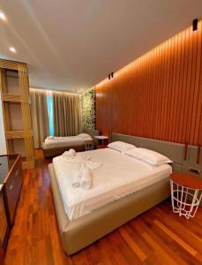 Crown Boutique Hotel