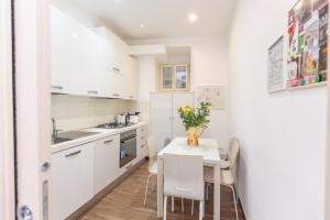 GuestHost - Roomy Apartment in Romes Centre