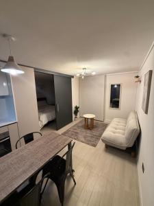 Departamento Cama King Metro Santa Lucía