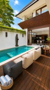 4BR Ocean-View Pool Villa Berawa 200m to Beach