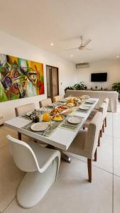 4BR Ocean-View Pool Villa Berawa 200m to Beach
