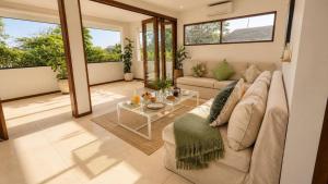 4BR Ocean-View Pool Villa Berawa 200m to Beach