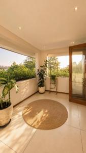 4BR Ocean-View Pool Villa Berawa 200m to Beach