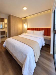 Luxury Apartment Near Sheraton for Families & Groups