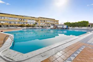 Blue Horizon apartment in Marina Palace